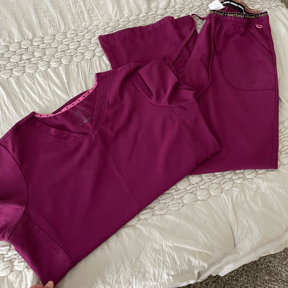 HEARTSOUL scrubs in color wine